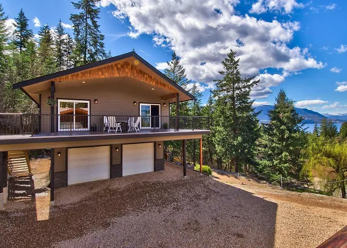 Semi-Lakefront Luxury Retreat In Blind Bay, Bc Cottage