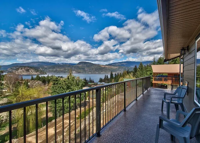 Semi-Lakefront Luxury Retreat In Blind Bay, Bc Cottage