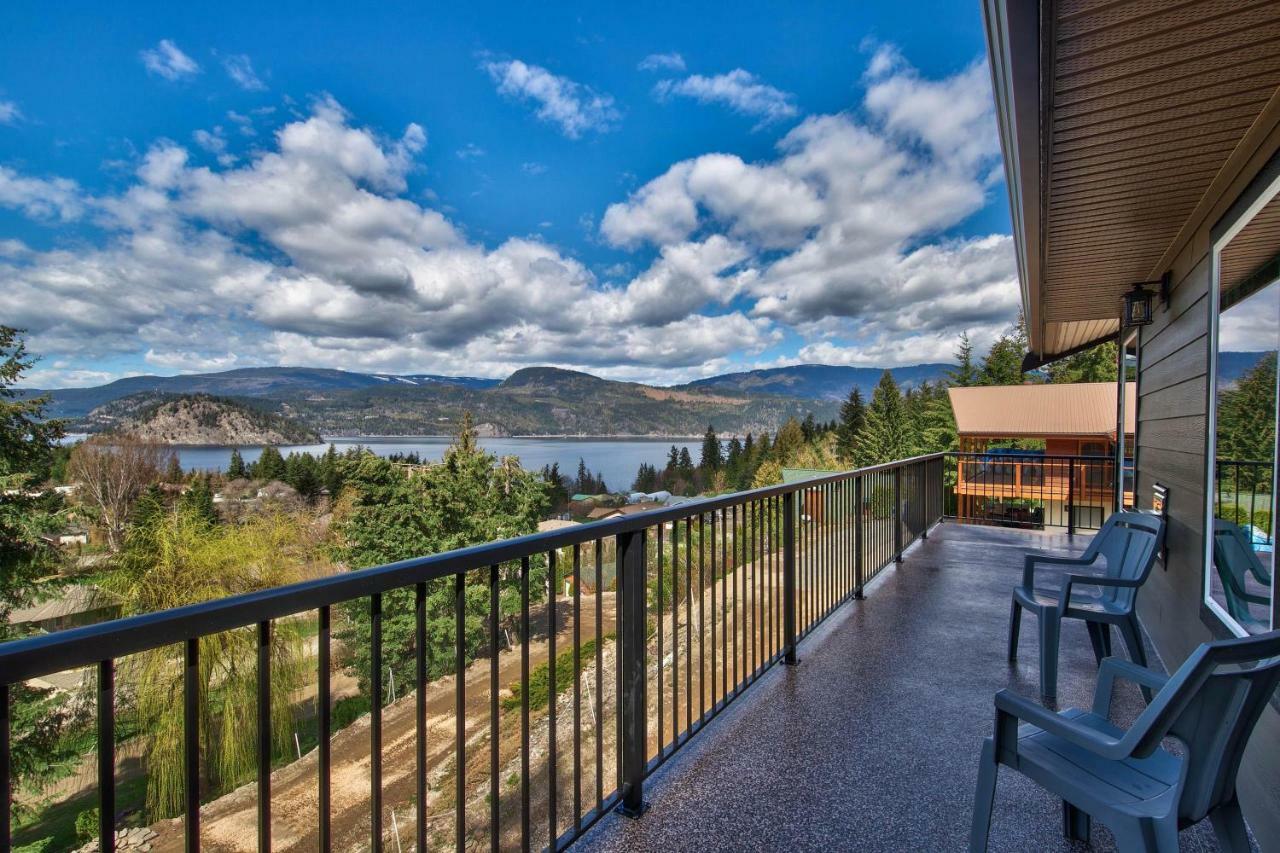 Semi-lakefront Luxury Retreat In Blind Bay, Bc *