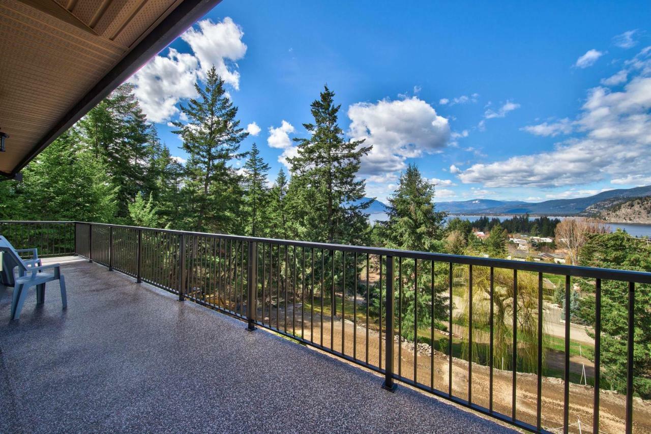 Semi-lakefront Luxury Retreat In Blind Bay, Bc