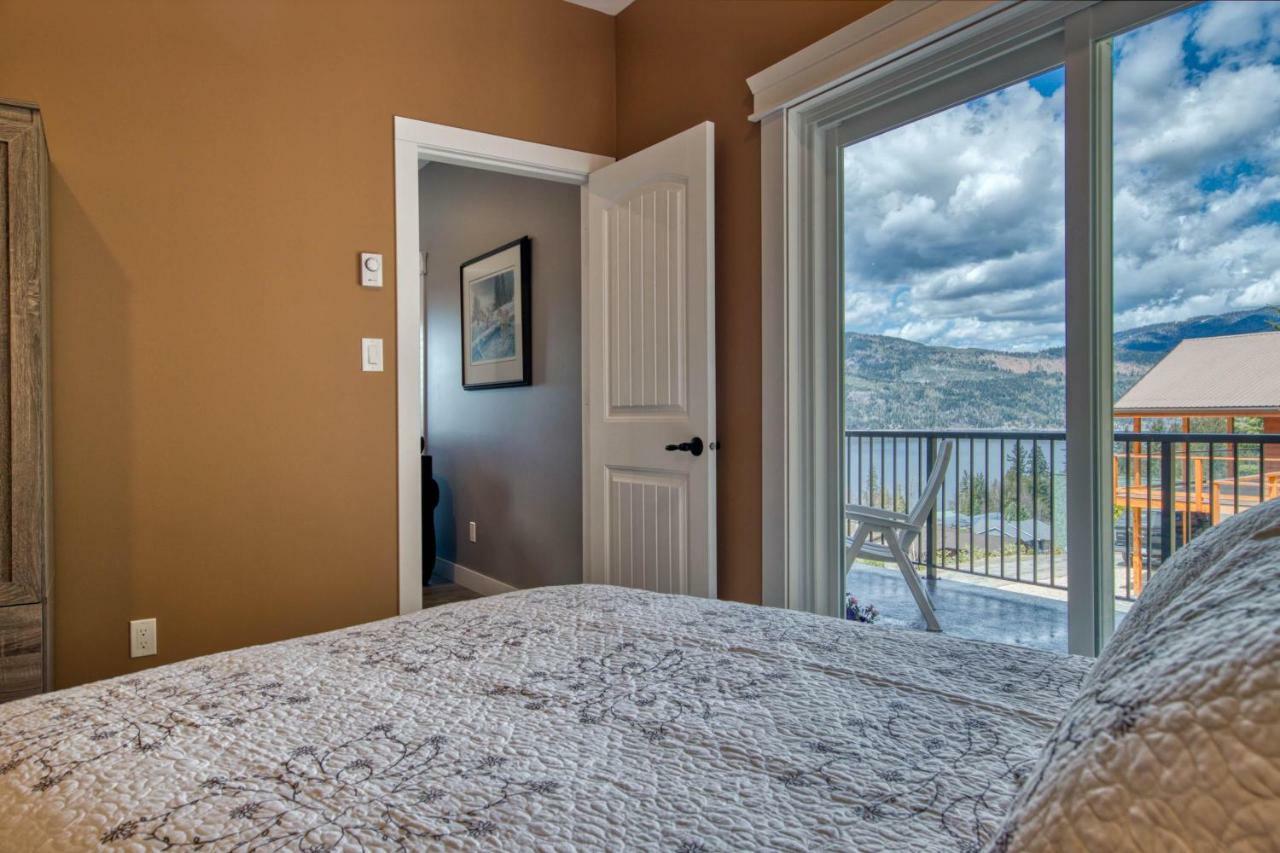 Holiday home Semi-lakefront Luxury Retreat In Blind Bay, Bc *