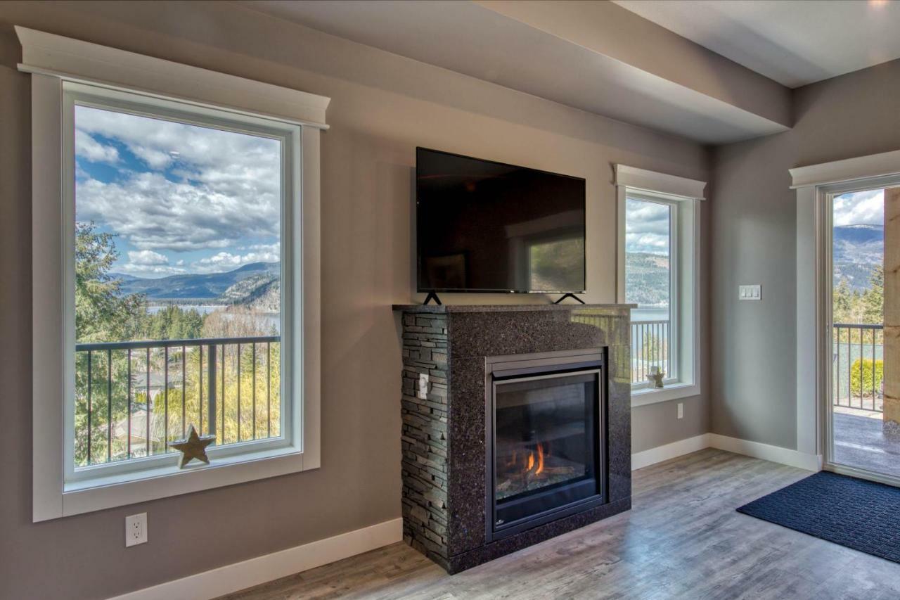 Holiday home Semi-lakefront Luxury Retreat In Blind Bay, Bc
