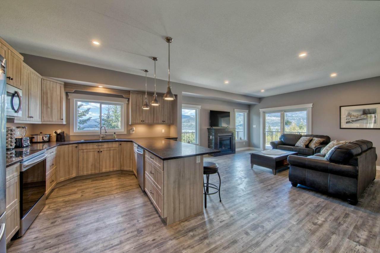 Holiday home Semi-lakefront Luxury Retreat In Blind Bay, Bc *
